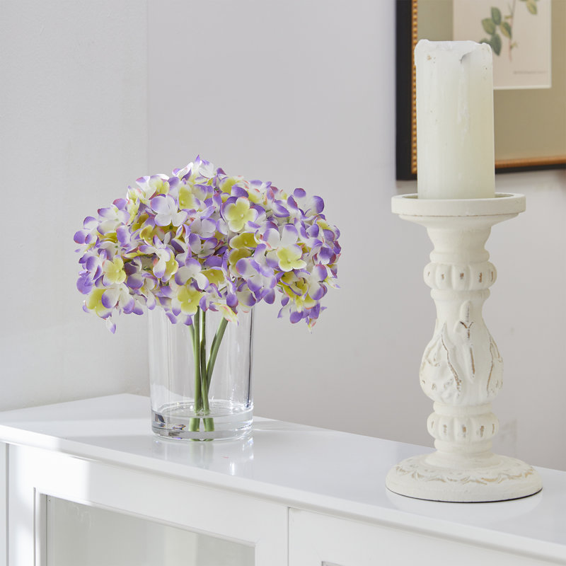 Centre de table d'hortensias dans un vase