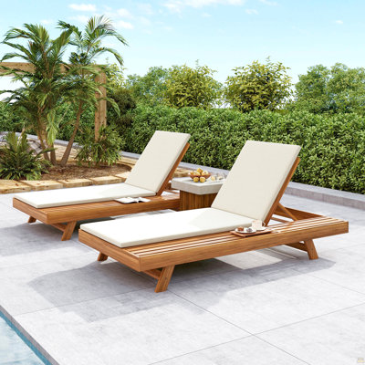 Ensemble de chaises longues