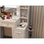 Bureau de coiffeuse moderne avec miroir lumineux et station de charge, parfait pour les amateurs de beauté et les espaces organisés