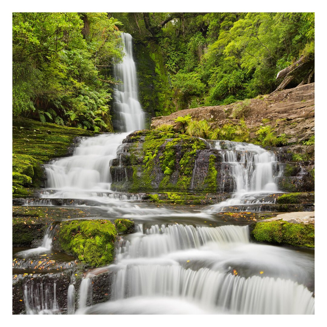 Strukturierte Fototapete Upper McLean Falls in New Zealand 3,36 m x 336 cm