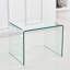 Petite table d'appoint et de bout en verre transparent