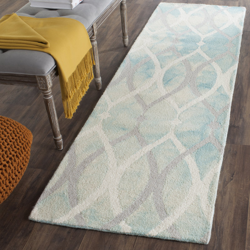 Tapis vert / ivoire touffeté à la main à motif géométrique Amekia, Tapis de couloir de 2 pi 3 po x 12 pi