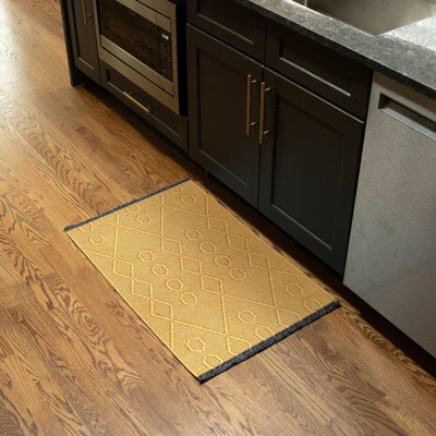 Tapis doré lavable à la machine Brenly