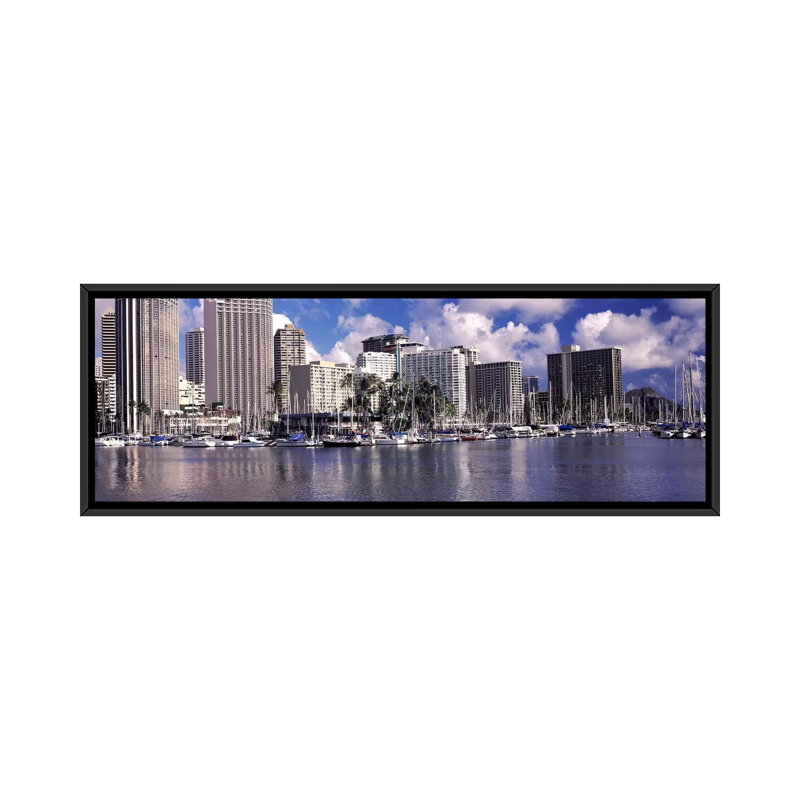 «Downtown Honolulu, Hawaii», reproduction de photo sur toile, H 20 po x l 60 po x P 1,5 po, Toile avec cadre noir