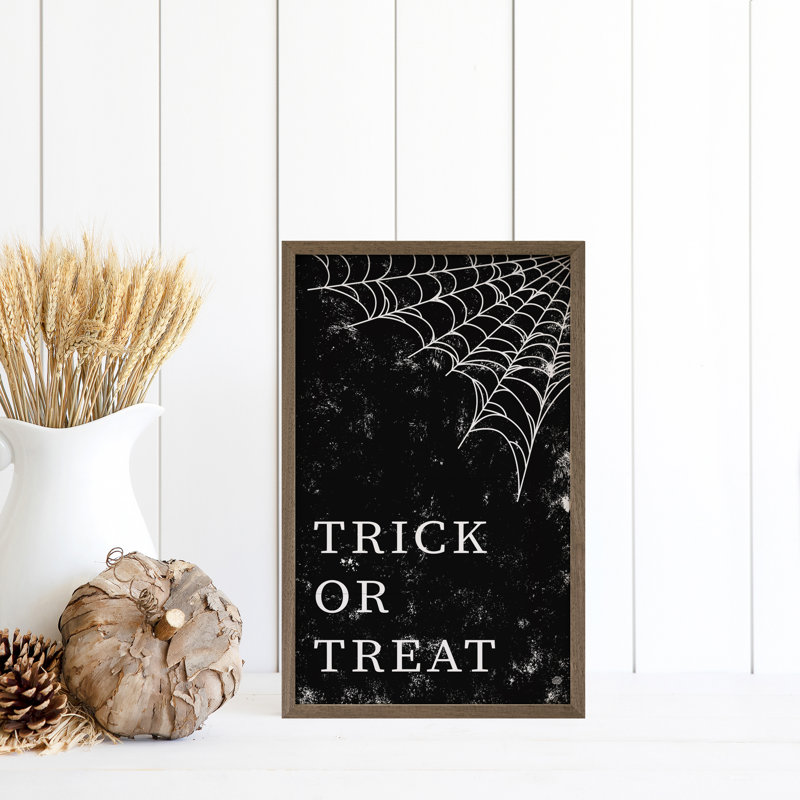 Tissu «Trick Or Friate» noir, H 36 po x l 24 po