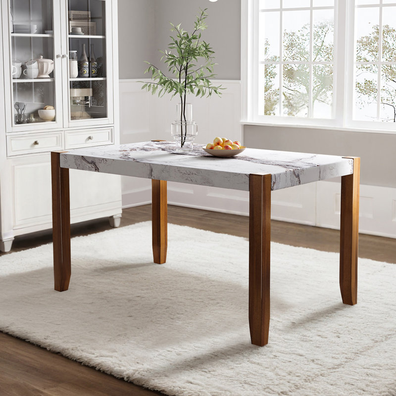 Table de salle à manger rectangulaire en bois avec quatre pieds robustes