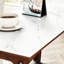 Table d'appoint vintage avec tablette de rangement, idéale pour le salon