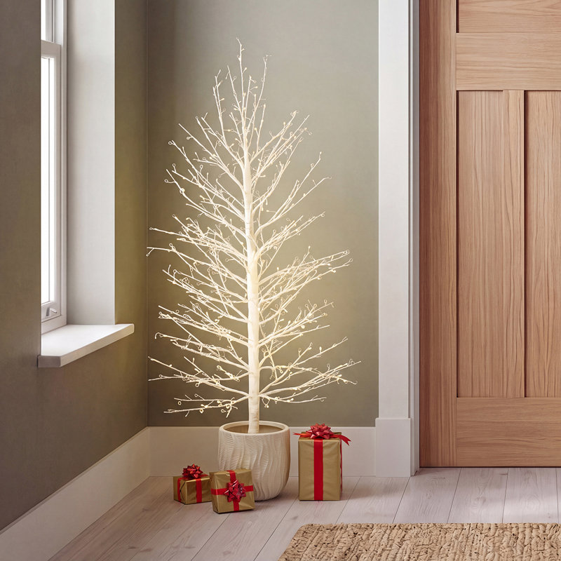 4 H Christmas Tree