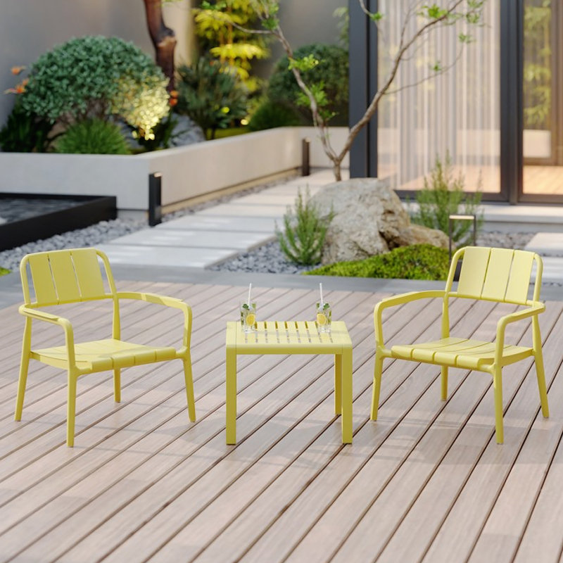 Ensemble 2 pièces de chaises à une place et de table basse en PP - Mobilier polyvalent d'intérieur / extérieur pour le salon, le balcon, la plage (sans chaises d'assemblage, table facile à installer) - Polypropylène, jaune brique