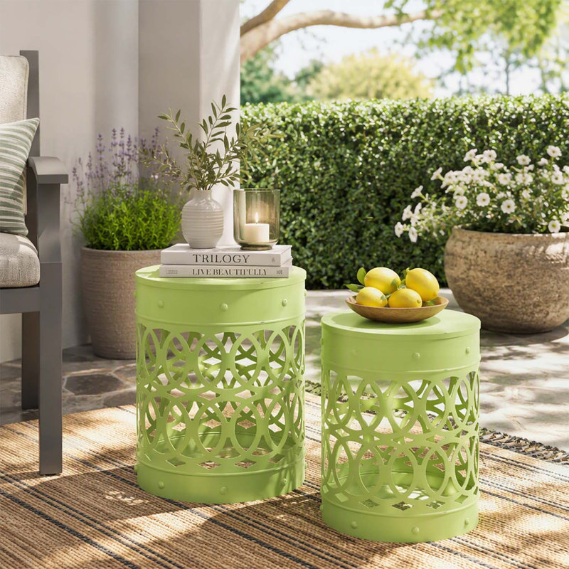 Ensemble de tables d'appoint d'extérieur modernes en métal avec un design élégant en fer découpé et un cadre durable à revêtement en poudre pour une décoration de patio élégante
