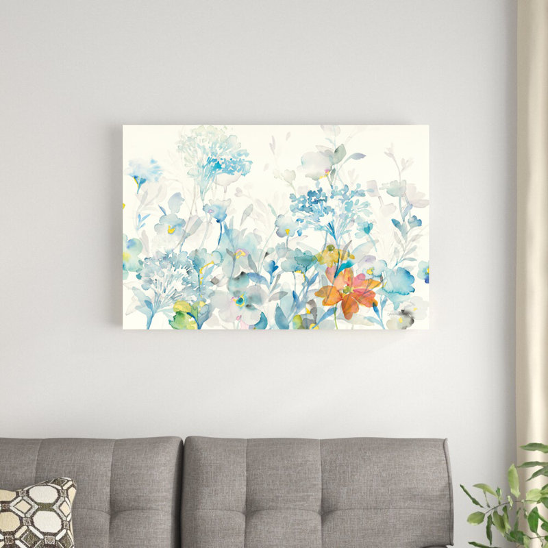 «Translucent Florals» par Danhui Nai, reproduction d'art sur toile tendue, H 24 po x l 36 po