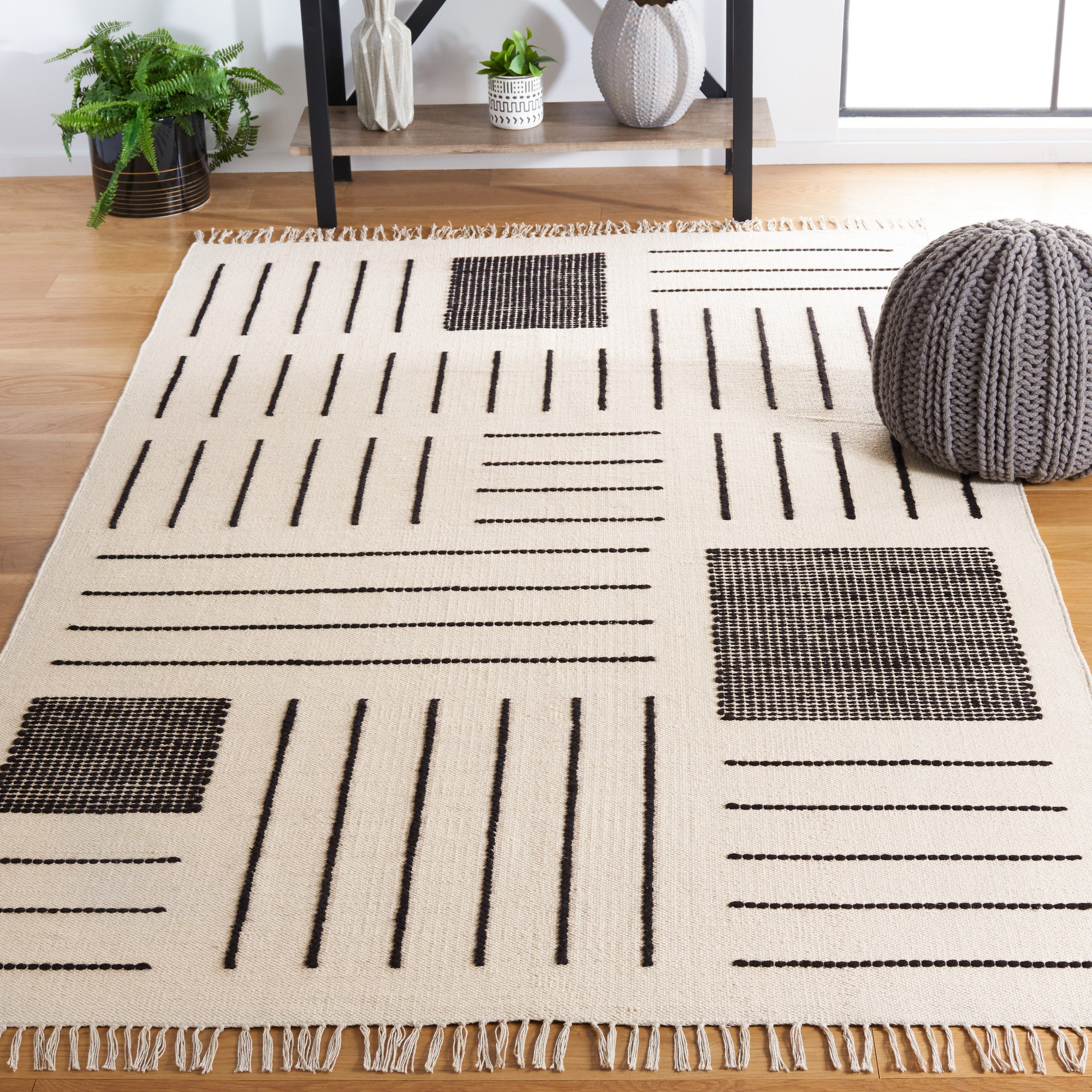 Geometric Handmade Kilim Wool/Cotton Area Rug in Ivory/Black, Rectangle 4' x 6'