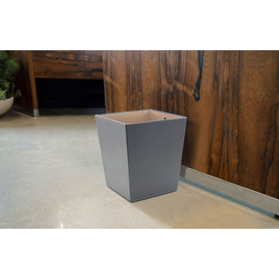 London Plastic Open Waste Basket - 3.5 Gallons