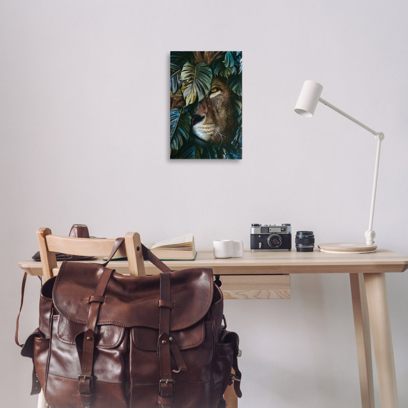 «Lion Peering Monstera Leaves», art mural sur toile par Reinders, H 24 po x l 16 po