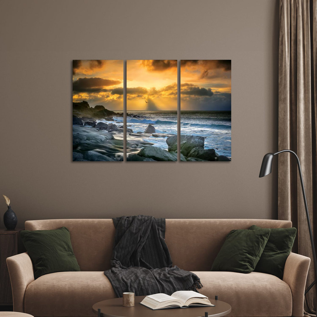 Lofoten Strand und Steine von Marco Carmassi - Galerie-umwickelte Leinwand Giclée auf Leinwand ohne Rahmen