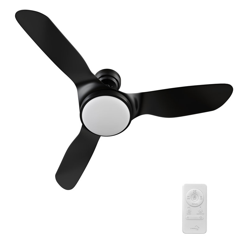 Ventilateur de plafond à moteur à courant continu de 52 po avec télécommande et lumière DEL intégrée.