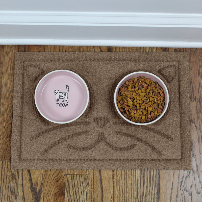 Tapis d'alimentation intérieur pour chat WaterHog® Kitty Face 12 po x 18 po, Chameau, 12"