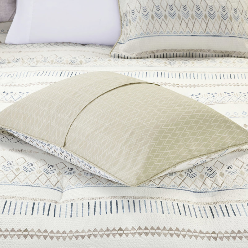 Style très grand / très grand literie - imprimé taupe et bleu pâle en seersucker, édredon 5 pièces et bourre géométrique