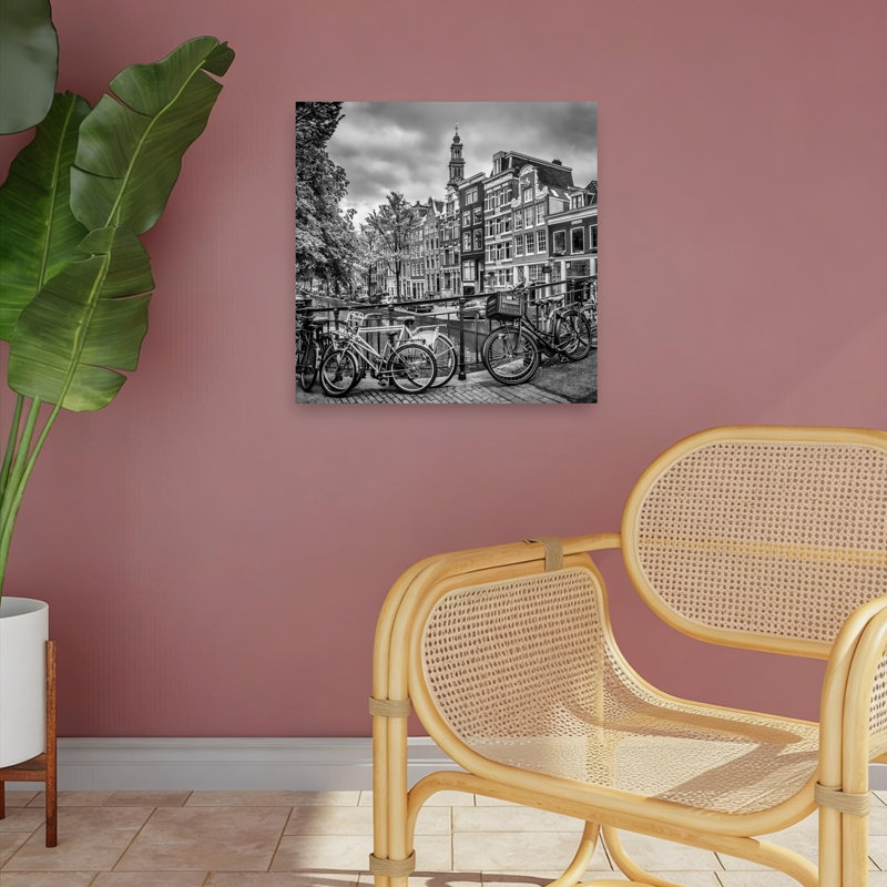 «Amsterdam Canal Bicyclcles», impression d'art abstrait de ville contemporaine colorée, 18" H x 18" W