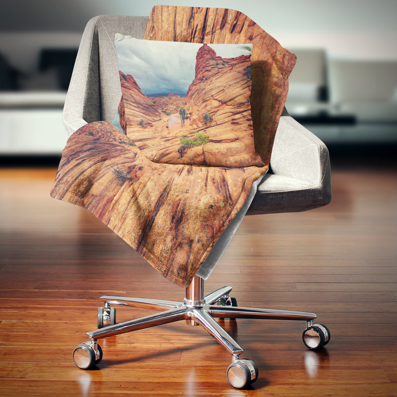 Coussin Schafer Landscape Vermillion, 18 po x 18 po, Brun pâle, Coussin décoratif