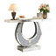 Console à miroir de 45 pouces avec losanges concassés incrustés dans la rainure du miroir, canapé en forme de O glam derrière la table, table d'entrée en verre argenté moderne pour le couloir du salon, bureau de la console de luxe
