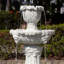 Fontaine antique à trois niveaux-126248602