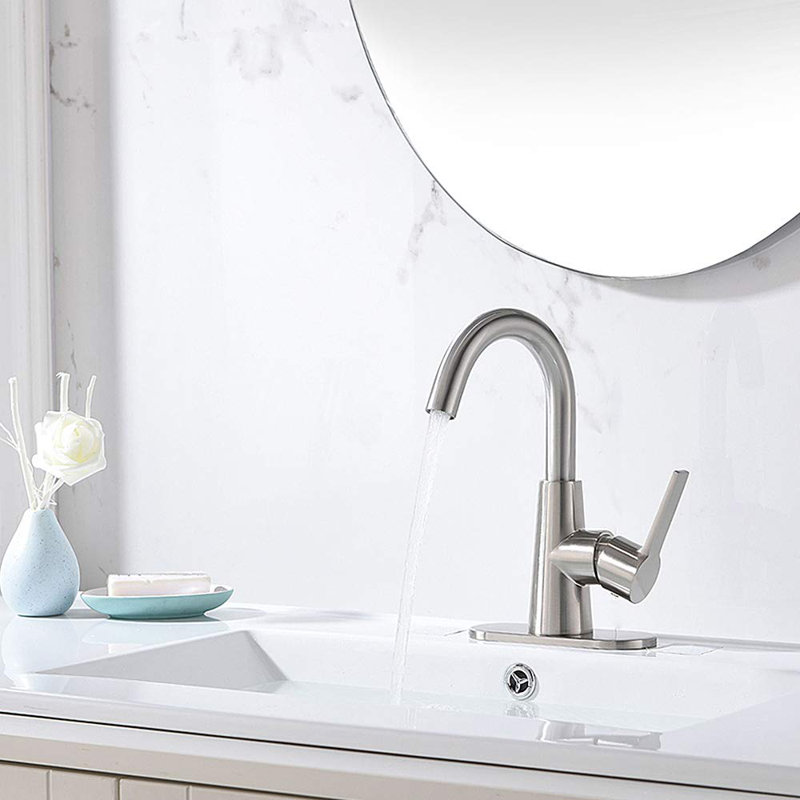 Single-handle Bathroom Faucet with Drain Assembly