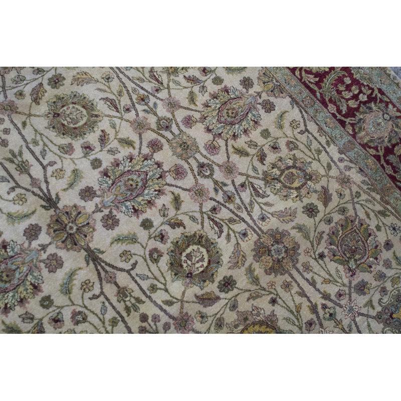 Tapis ivoire et rouge noué à la main de haute qualité