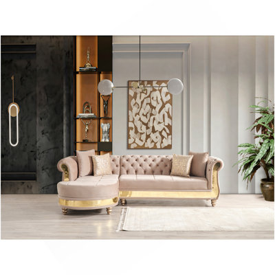Canapé modulaire or capitonné avec revêtement en bois taupe