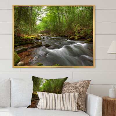 Rivière en vert forêt d'été - décoration murale traditionnelle sur toile