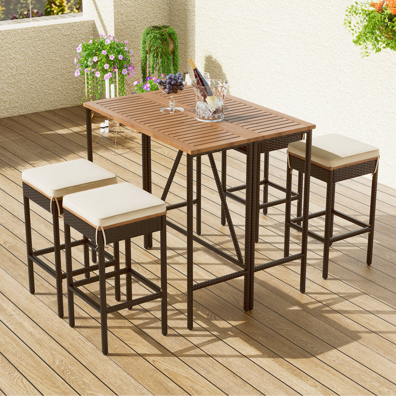 Table de salle à manger en bois et quatre tabourets avec coussins, pour jardin, pliable, résistant aux intempéries, couleur rouille, marron. Mobilier d'extérieur : table pliante, haute, gain de place.