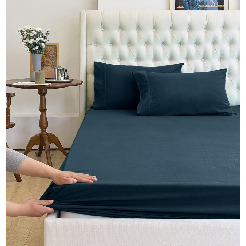 Elegant Comfort Luxuriously Soft 4-Piece Velvet Plush Flannel Sheet Set - Premium Quality -Cozy Warm, Anti-Static, Non Pilling Fuzzy Velvet Flannel Fleece Deep Pocket Sheet Set