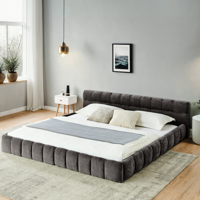 Très grand lit plateforme gris foncé avec un tissu épais, une tête de lit et une expérience de repos confortable, aucun sommier tapissier n'est nécessaire
