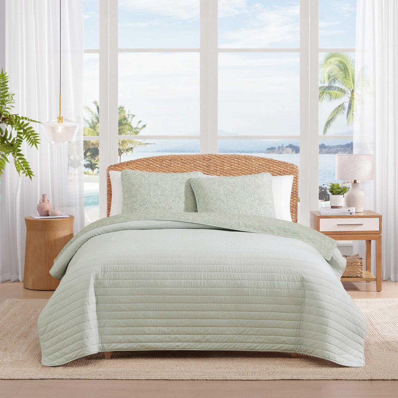 Tommy Bahama Caicos Isle Green Cotton Reversible Quilt Set, Queen Quilt + 2 Standard Shams