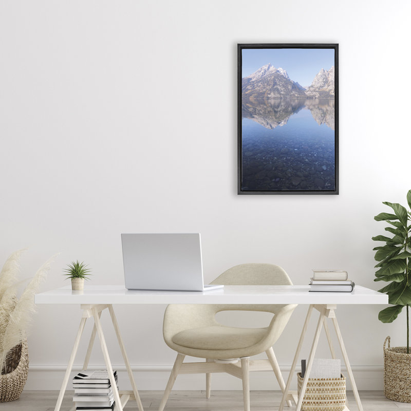 Cadre flottant Clear Water Reflection Landscape, design par Lori Deiter, H 25 po x l 17 po, Cadre flottant noir de jais