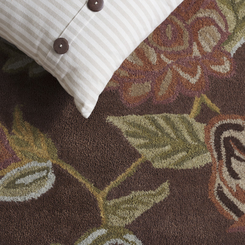Emrick Hand Hooked Wool/Cotton/Latex Floral Rug in Brown, Rectangle 5' x 8'