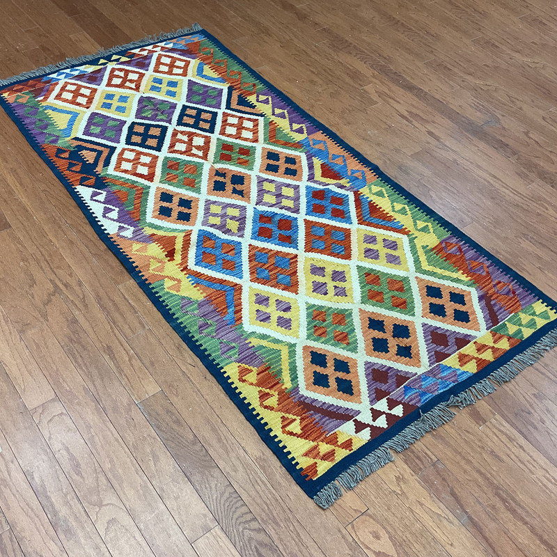 Tapis bleu marine unique de 3 pi 5 po x 6 pi 8 po