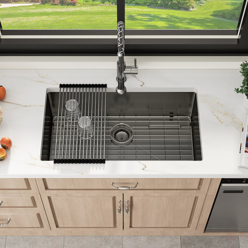 Évier de cuisine à simple cuve en acier inoxydable de calibre 16 avec grille inférieure 33 po L x 19 po l
