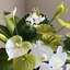 Ornements de fleurs simulées