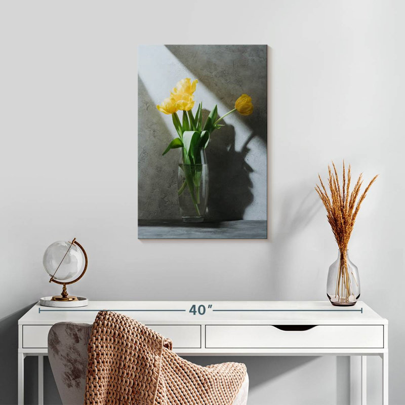 Harnek tulipes dans un vase, H 24 po x l 16 po