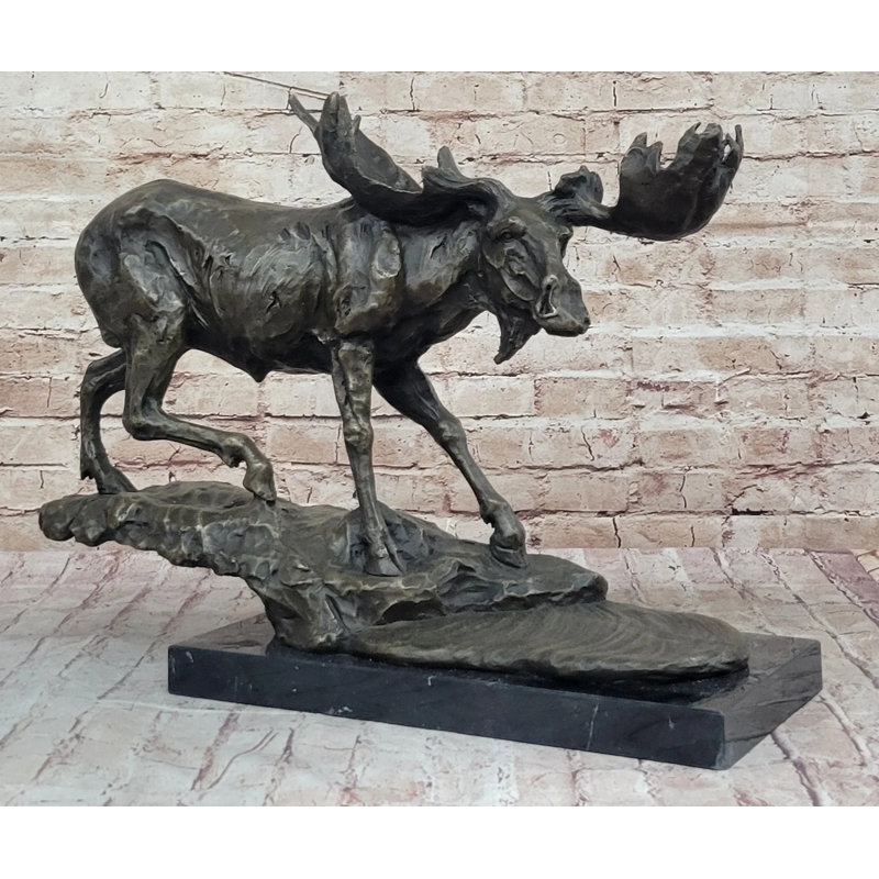 Grande sculpture d'orignal signée Wildlife