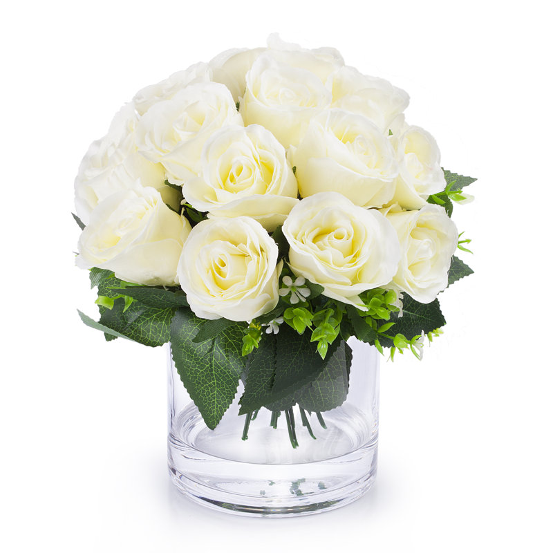 Arrangement floral roses en vase, Crème