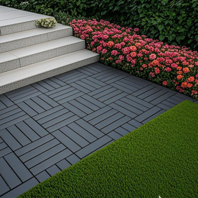 Carreaux de plastique imperméables à emboîtement pour les patios, polypropylène de haute qualité, style gris foncé moderne, parfait pour les balcons et les terrasses de piscine
