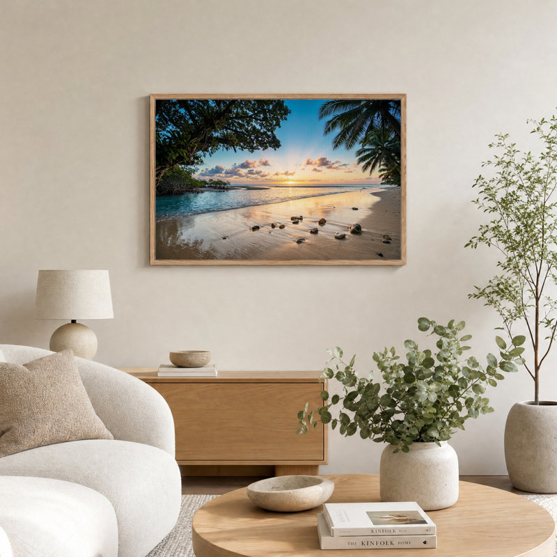 Tableau sur toile représentant un coucher de soleil tropical sur une plage avec des palmiers et des rochers