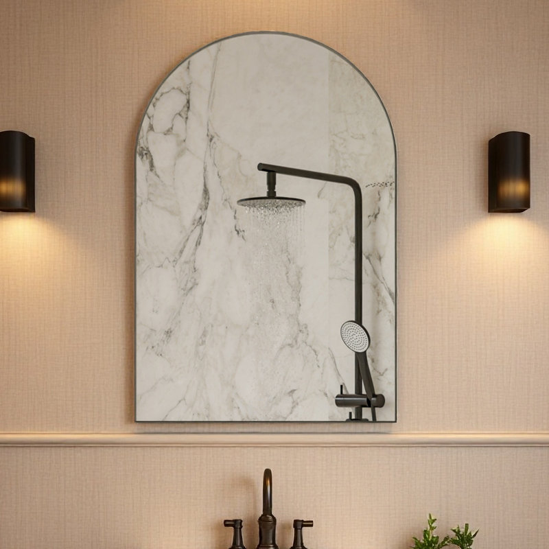 Pharmacie d'angle en métal 18 po x 24 po avec miroir arqué, tablettes en verre réglables et rangement pour salle de bain compact