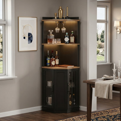 Armoire de bar 67,4 po de style campagnard avec lumières DEL, prise de courant et support en verre, armoire à vin à tablettes réglables pour le salon, la cuisine et la salle à manger