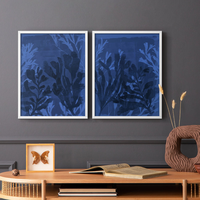 «Sapphire Sea Bloom I», reproduction encadrée de qualité supérieure - prête à être accrochée - aucun clou requis - aucun clou requis
