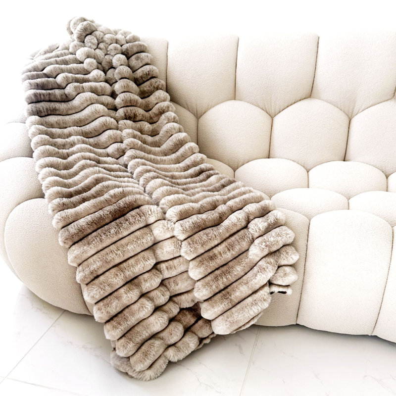 Jeté en fausse fourrure Plutus Luxe, Beige, L 60 po x l 36 po