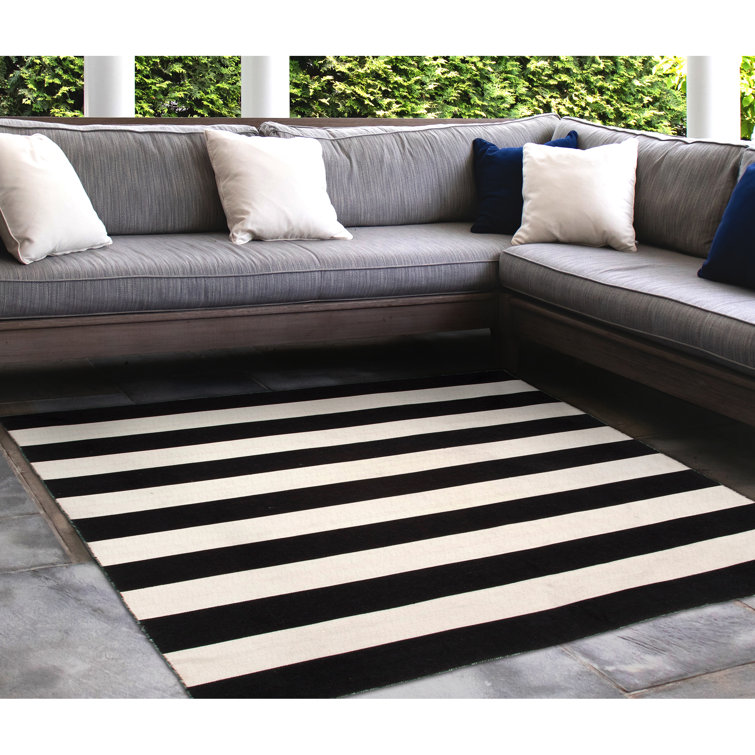 Salley 0.25" H Hand-Woven Striped Indoor / Outdoor Area Rug 