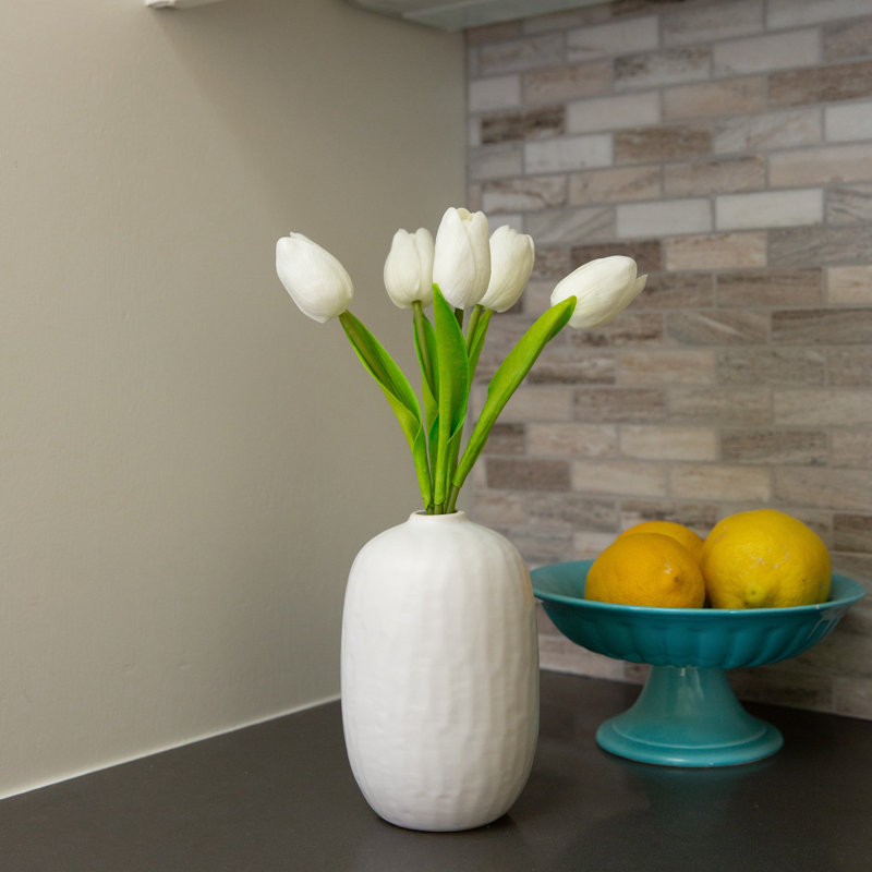 Arrangement floral à tulipes en vase